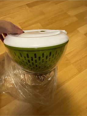 NEW Green Salad Spinner with White Lid by Joie